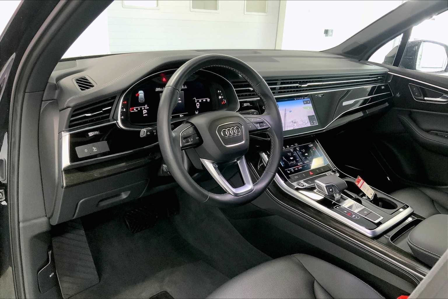 2025 Audi Q7 Premium Plus photo 2