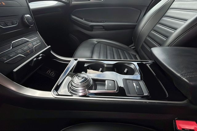 2019 Ford Edge SEL photo 23