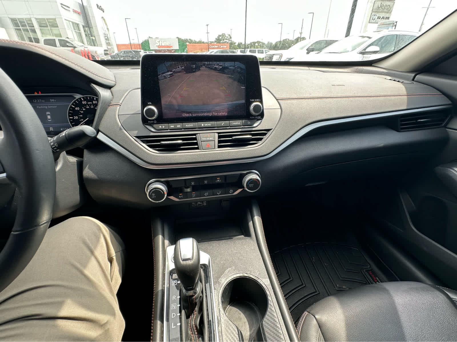 2022 Nissan Altima 2.5 SR photo 12