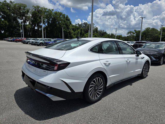 2025 Hyundai Sonata Hybrid SEL photo 3