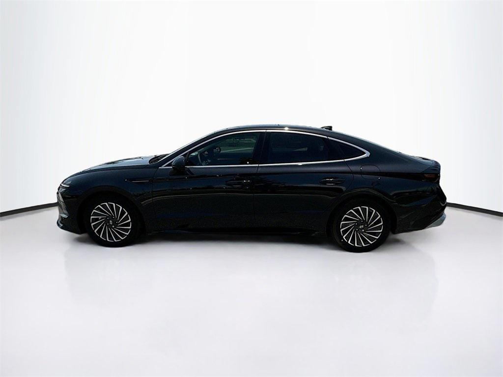 2025 Hyundai Sonata Hybrid Limited photo 2
