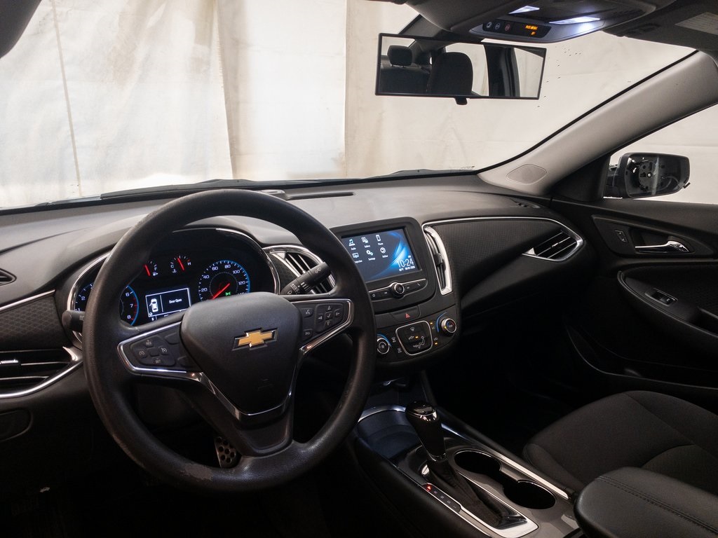 2017 Chevrolet Malibu 1LT photo 18