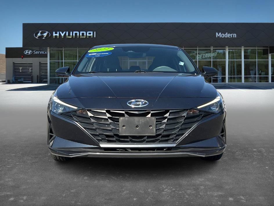 2022 Hyundai Elantra SEL photo 2