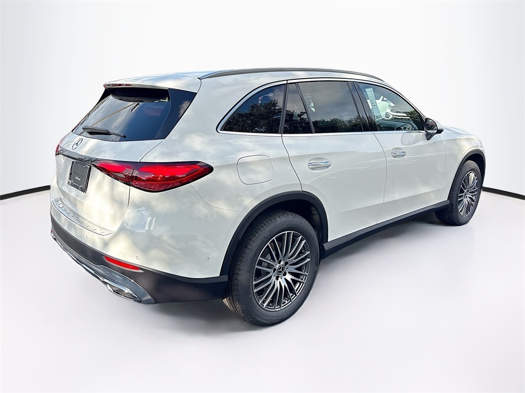 2026 Mercedes Benz GLC 300 photo 4