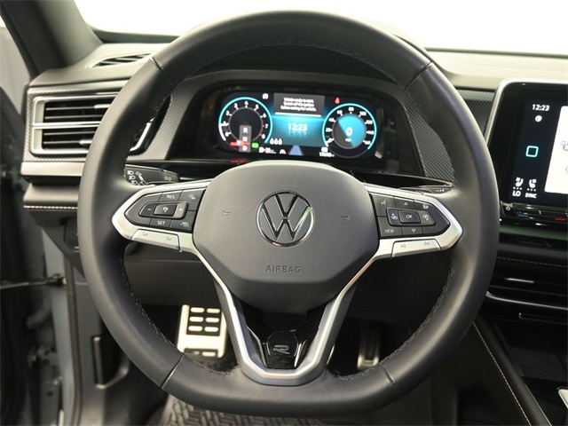 2024 Volkswagen Atlas Cross Sport SEL Premium R-Line photo 26