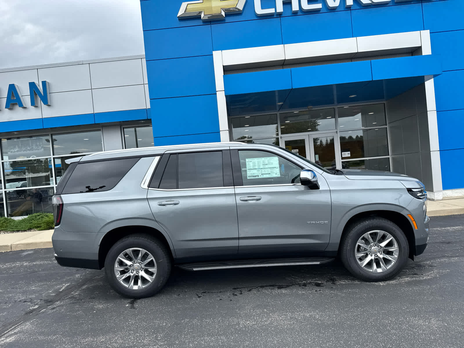 2025 Chevrolet Tahoe Premier photo 3
