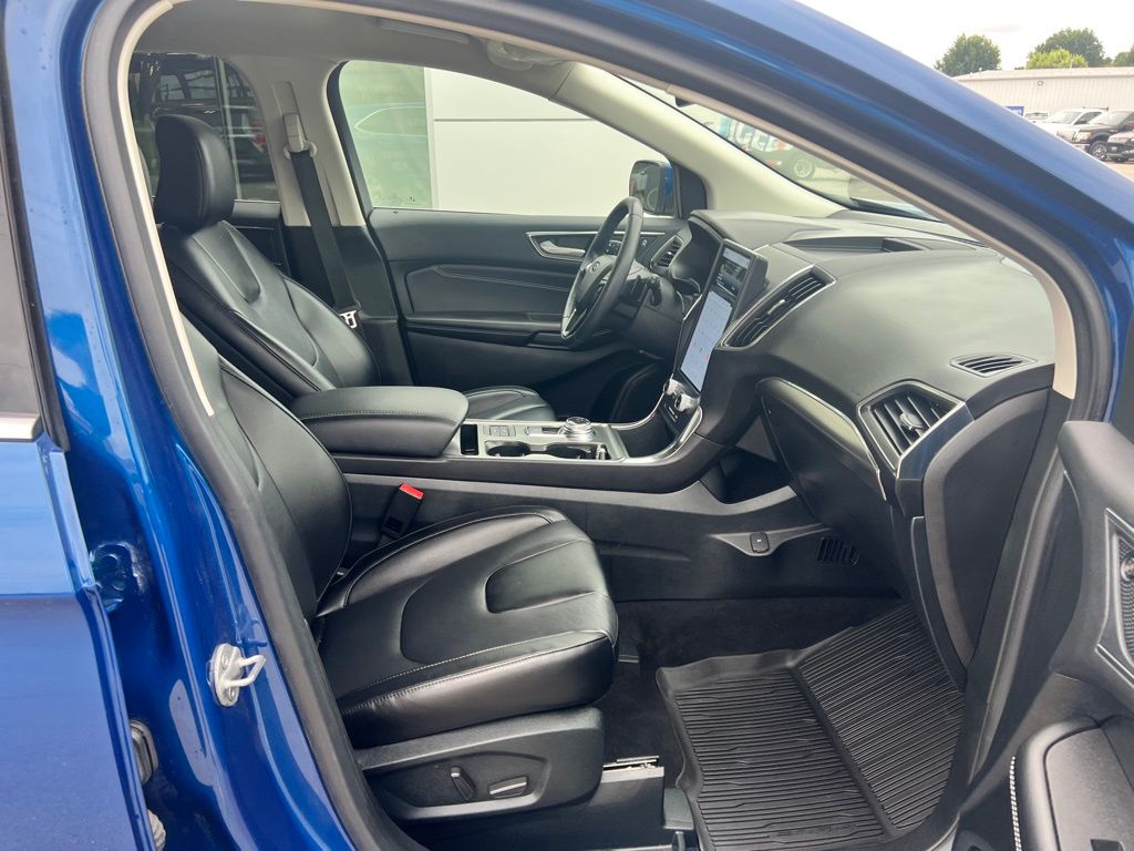 2022 Ford Edge Titanium photo 32