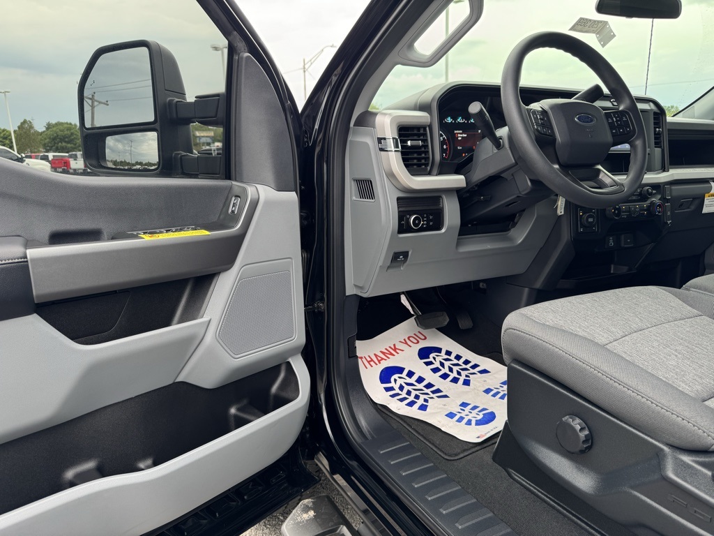 2025 Ford F-250 XL photo 9