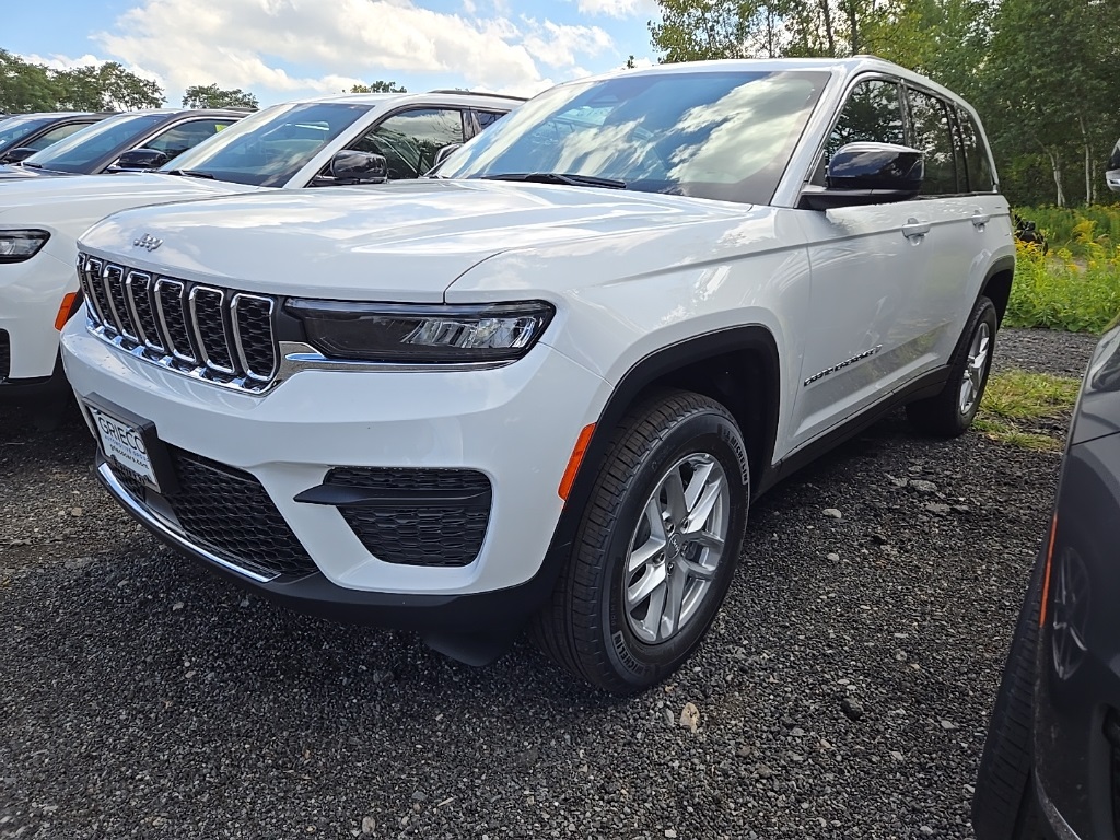 2025 Jeep Grand Cherokee Laredo X photo 2