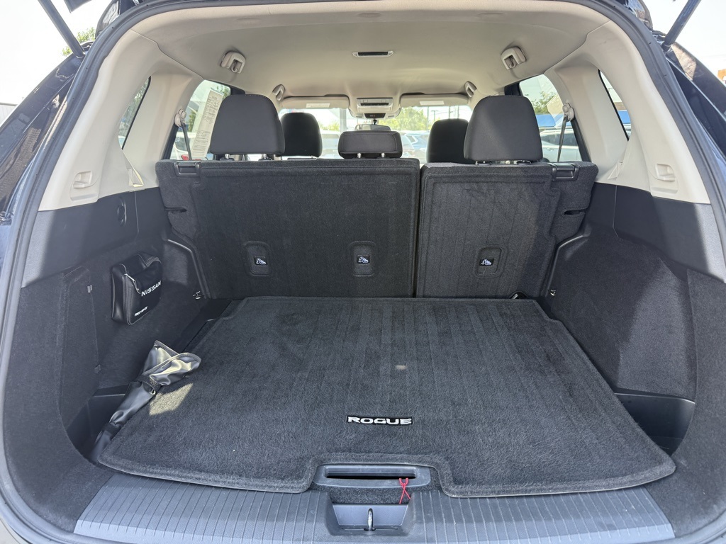 2021 Nissan Rogue SV photo 25