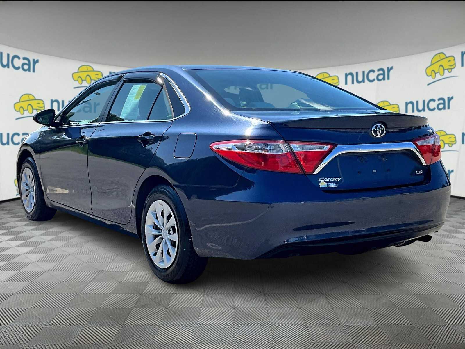 2016 Toyota Camry LE photo 4