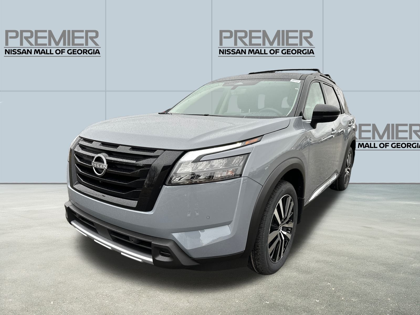 2025 Nissan Pathfinder Platinum's photo