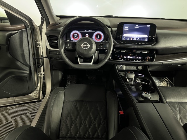 2023 Nissan Rogue Platinum photo 13