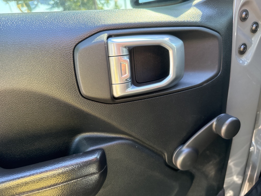 2021 Jeep Gladiator Sport photo 10