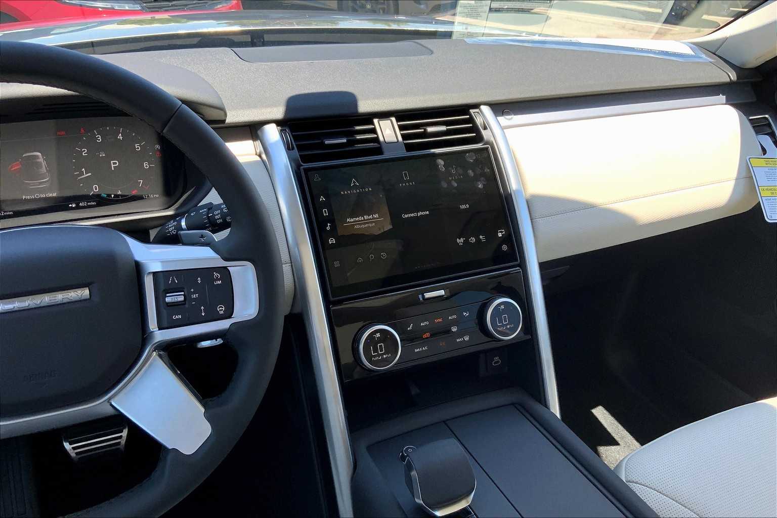 2025 Land Rover Discovery SE photo 6