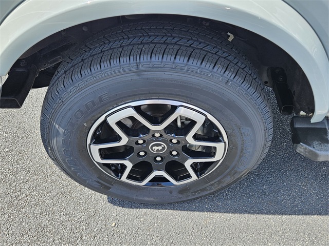 2022 Ford Bronco Outer Banks photo 9
