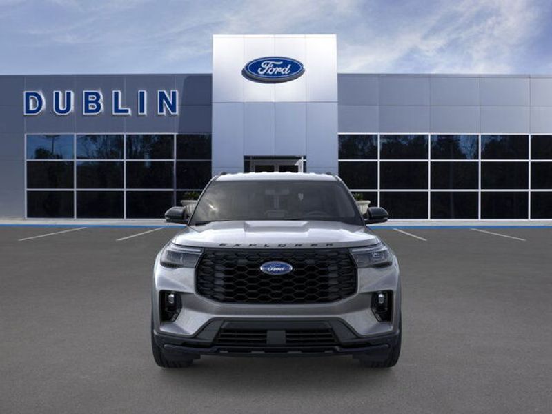 2026 Ford Explorer ST-Line photo 4