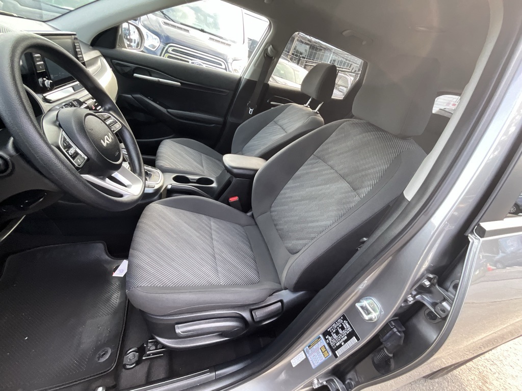 2023 Kia Seltos LX photo 7
