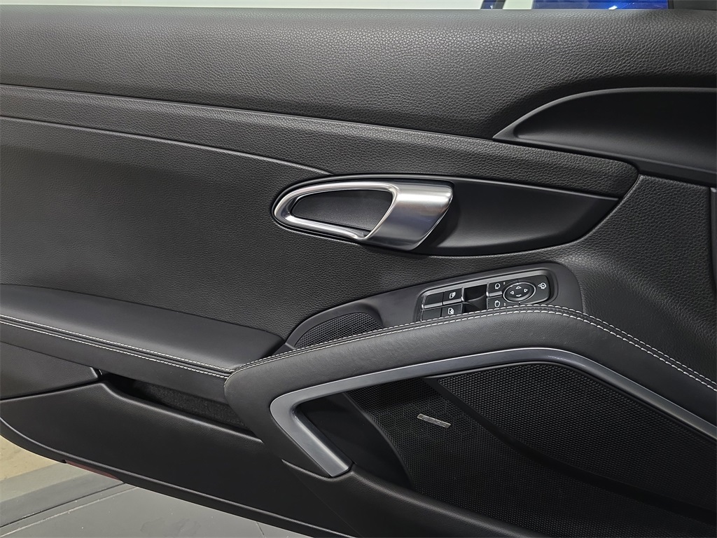 2024 Porsche Cayman photo 22