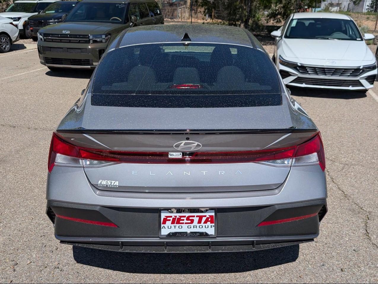 2025 Hyundai Elantra SEL Sport photo 5