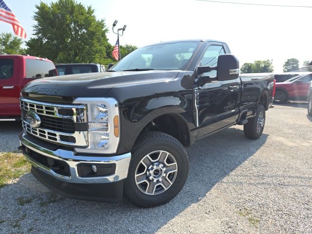 2025 Ford F-350 XLT photo 2