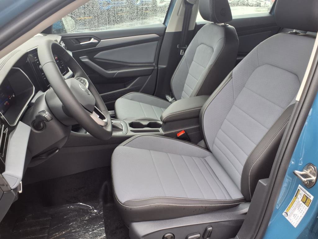 2025 Volkswagen Jetta SE photo 4