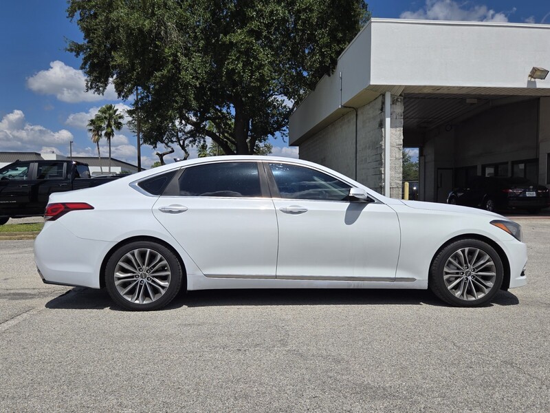 2015 Hyundai Genesis 3.8 RWD photo 6