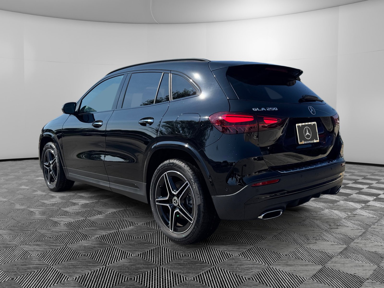 2026 Mercedes Benz GLA 250 4MATIC photo 3