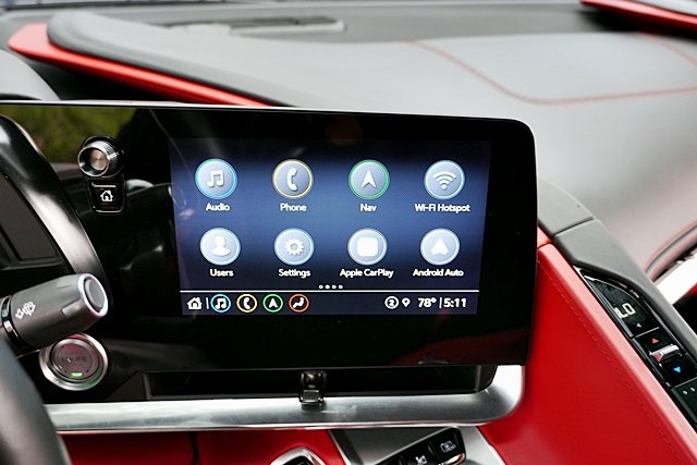 Used 2021 White Chevrolet Stingray image 27