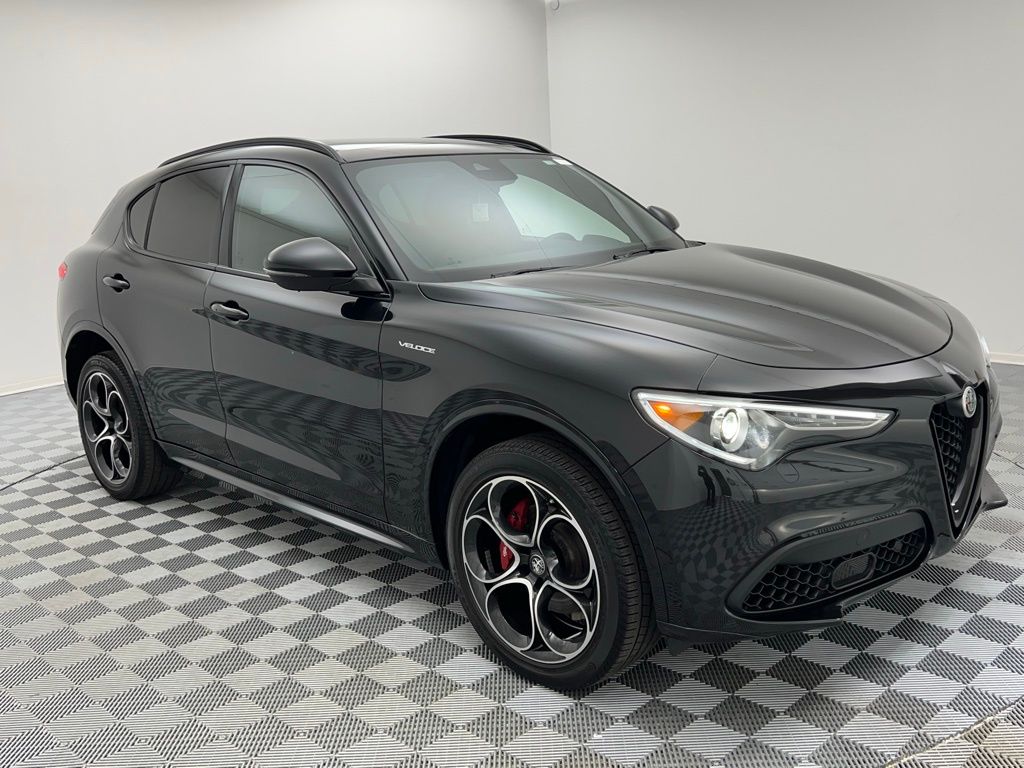 2022 Alfa Romeo Stelvio Ti Sport photo 3