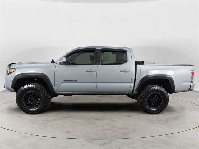 2020 Toyota Tacoma TRD Off-Road photo 2