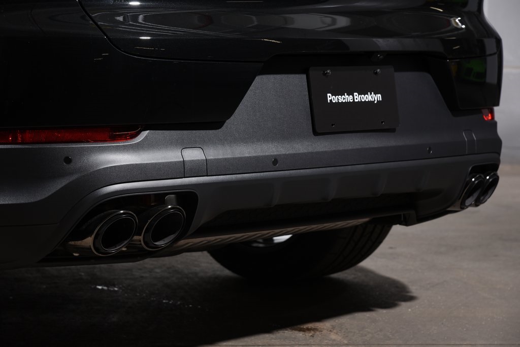 2025 Porsche Cayenne photo 17