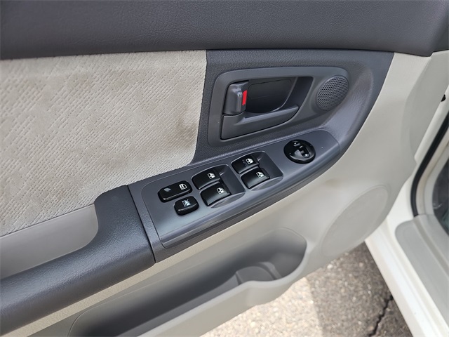 2004 Kia Spectra Base photo 11