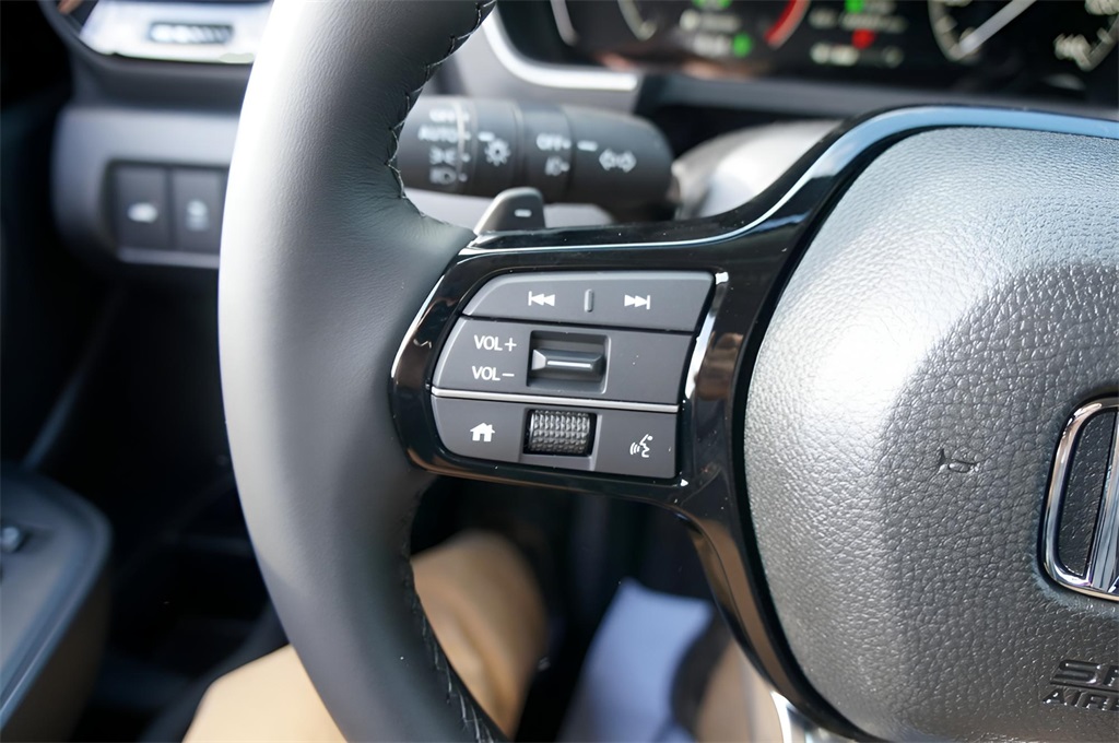 2025 Honda Pilot Touring photo 12