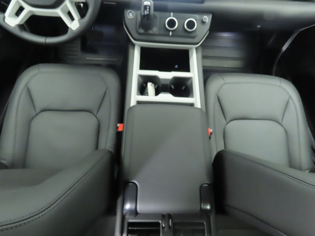 2025 Land Rover Defender 110 S photo 18