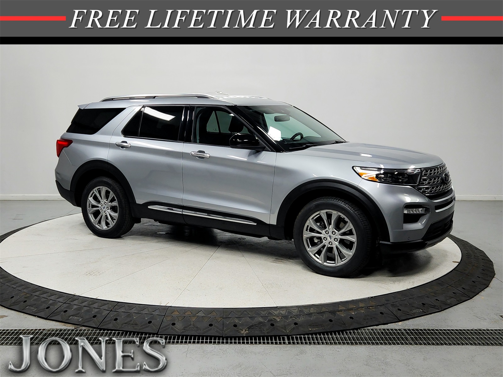 2023 Ford Explorer Limited's photo