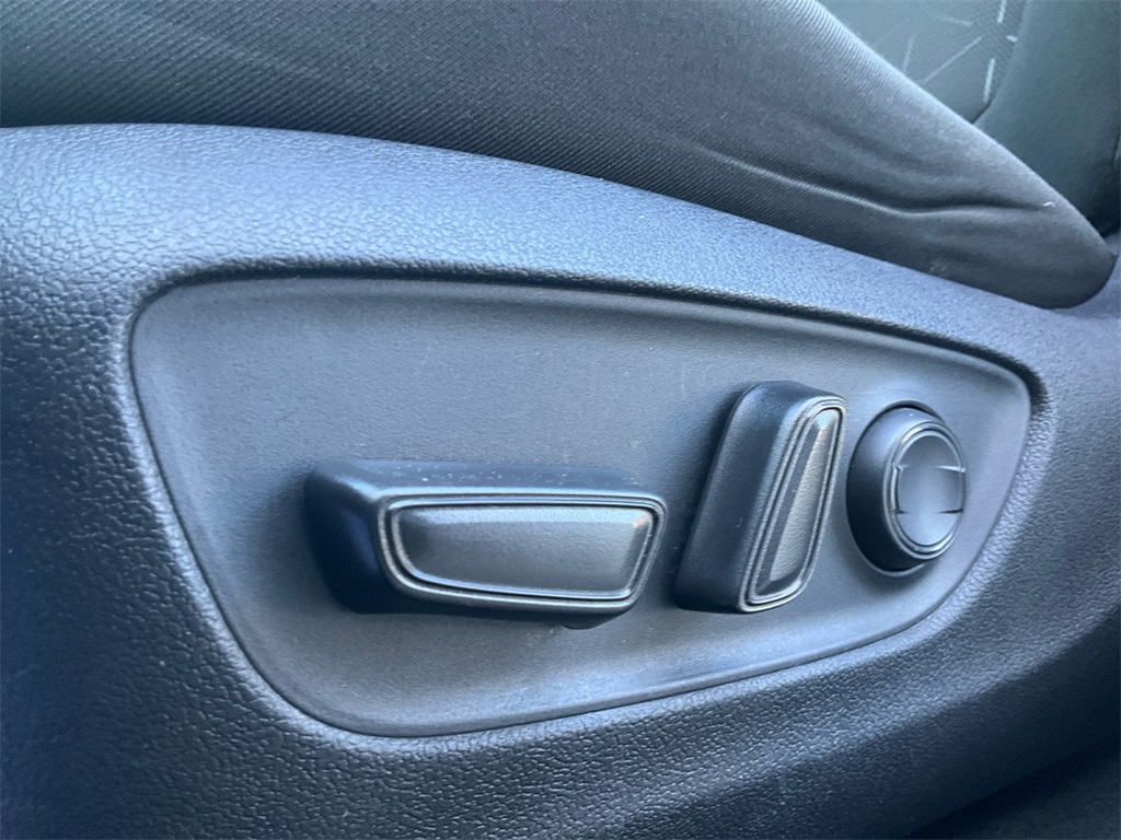 2023 Toyota RAV4 XLE photo 30
