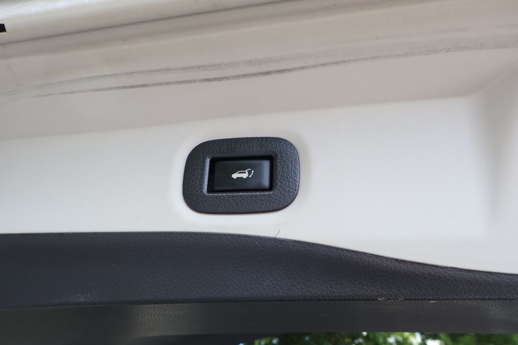 2016 Nissan Rogue SV photo 45