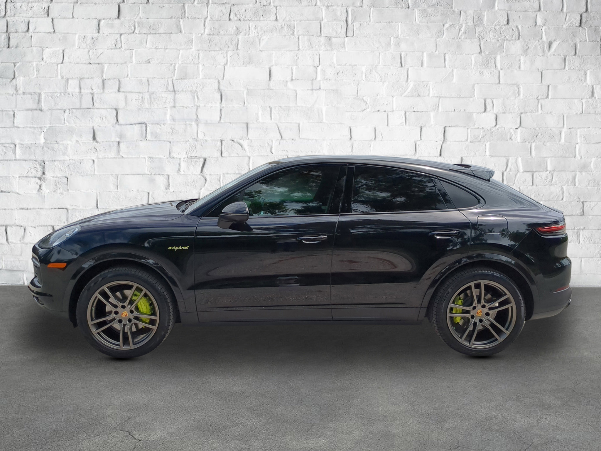 2022 Porsche Cayenne E-Hybrid Coupe Base photo 3