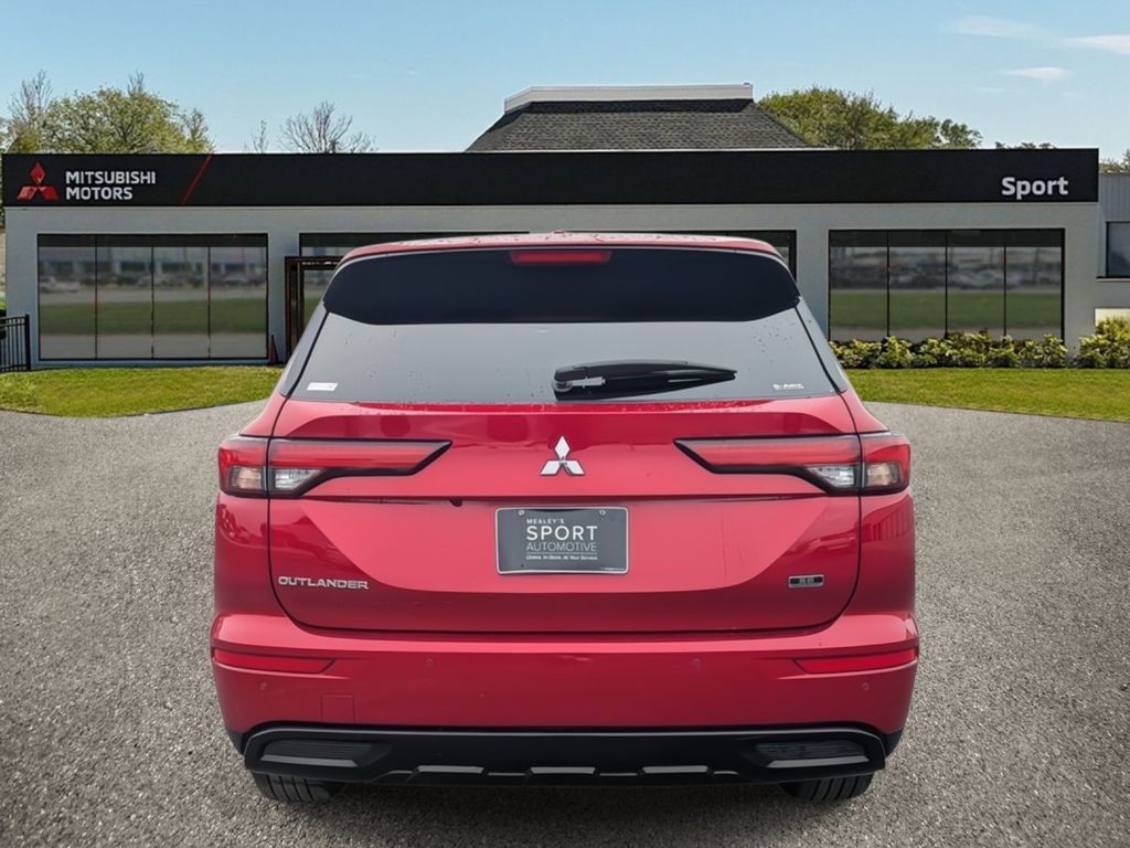 2025 Mitsubishi Outlander SE photo 4