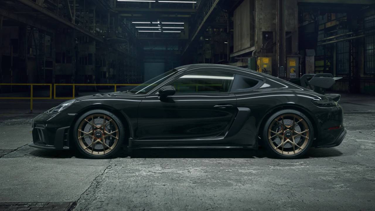 2025 Porsche Cayman GT4 RS photo 2