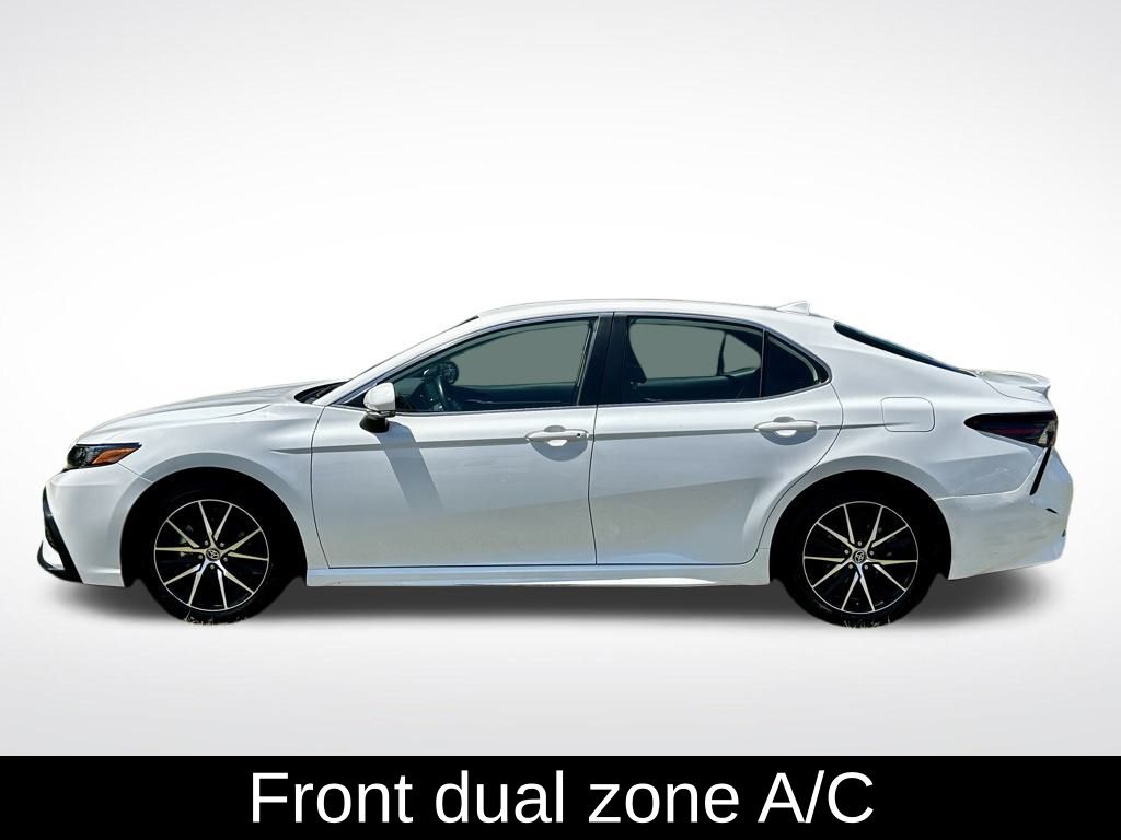 2023 Toyota Camry SE photo 3