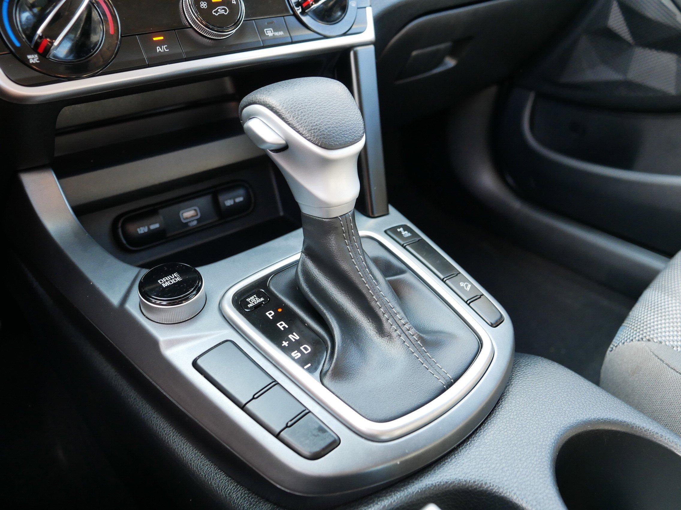 2023 Kia Seltos LX photo 23