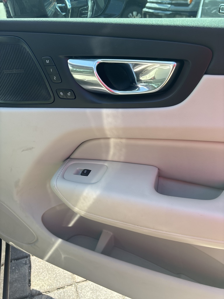2022 Volvo XC60 B5 Inscription photo 52