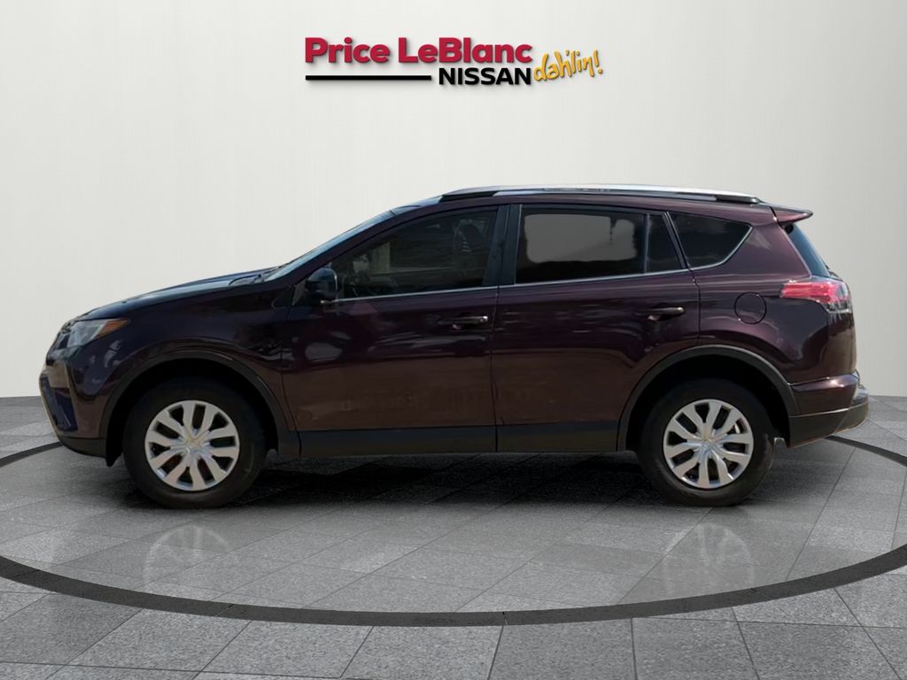 2018 Toyota RAV4 LE photo 3
