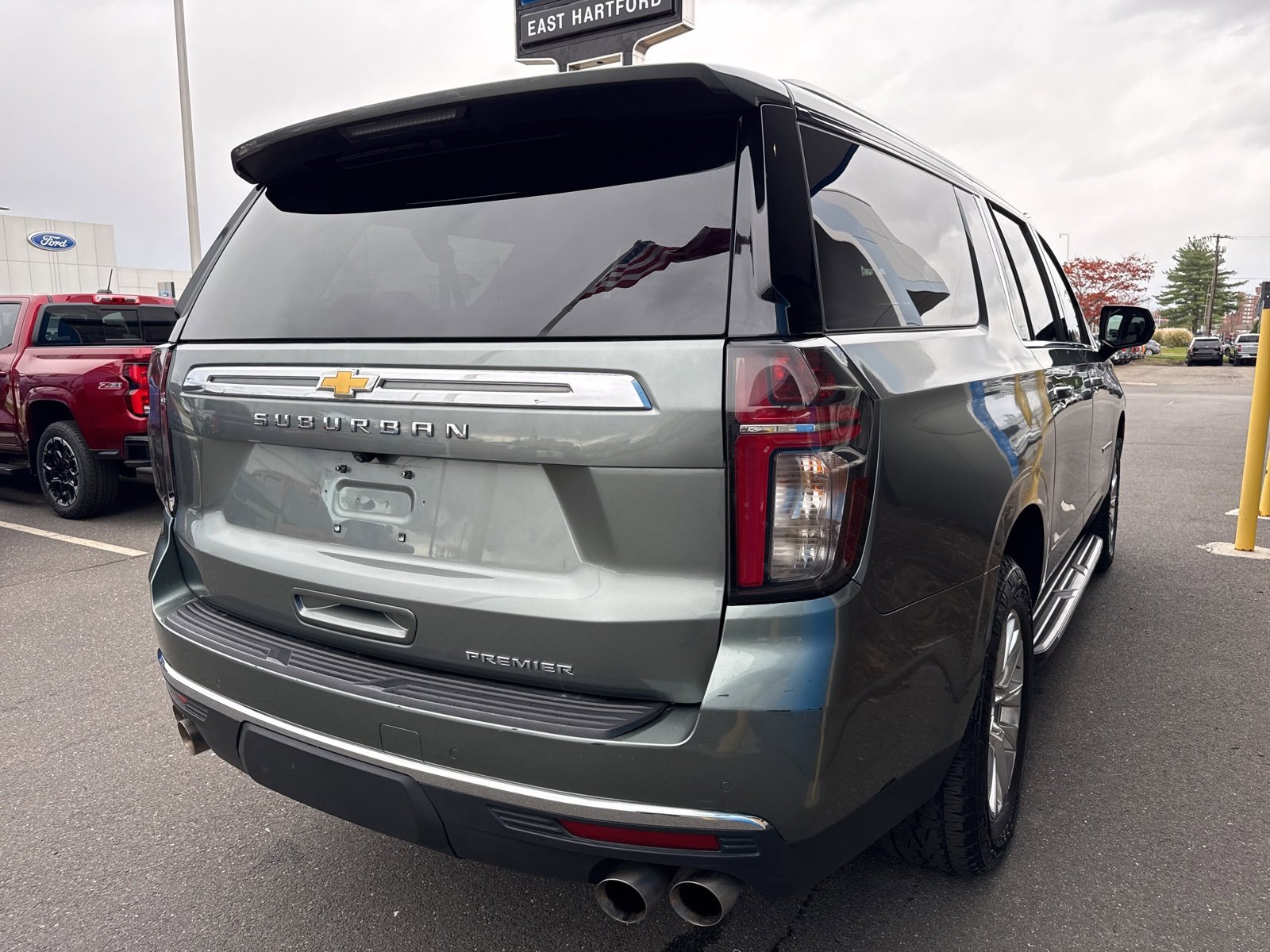 2023 Chevrolet Suburban Premier photo 4