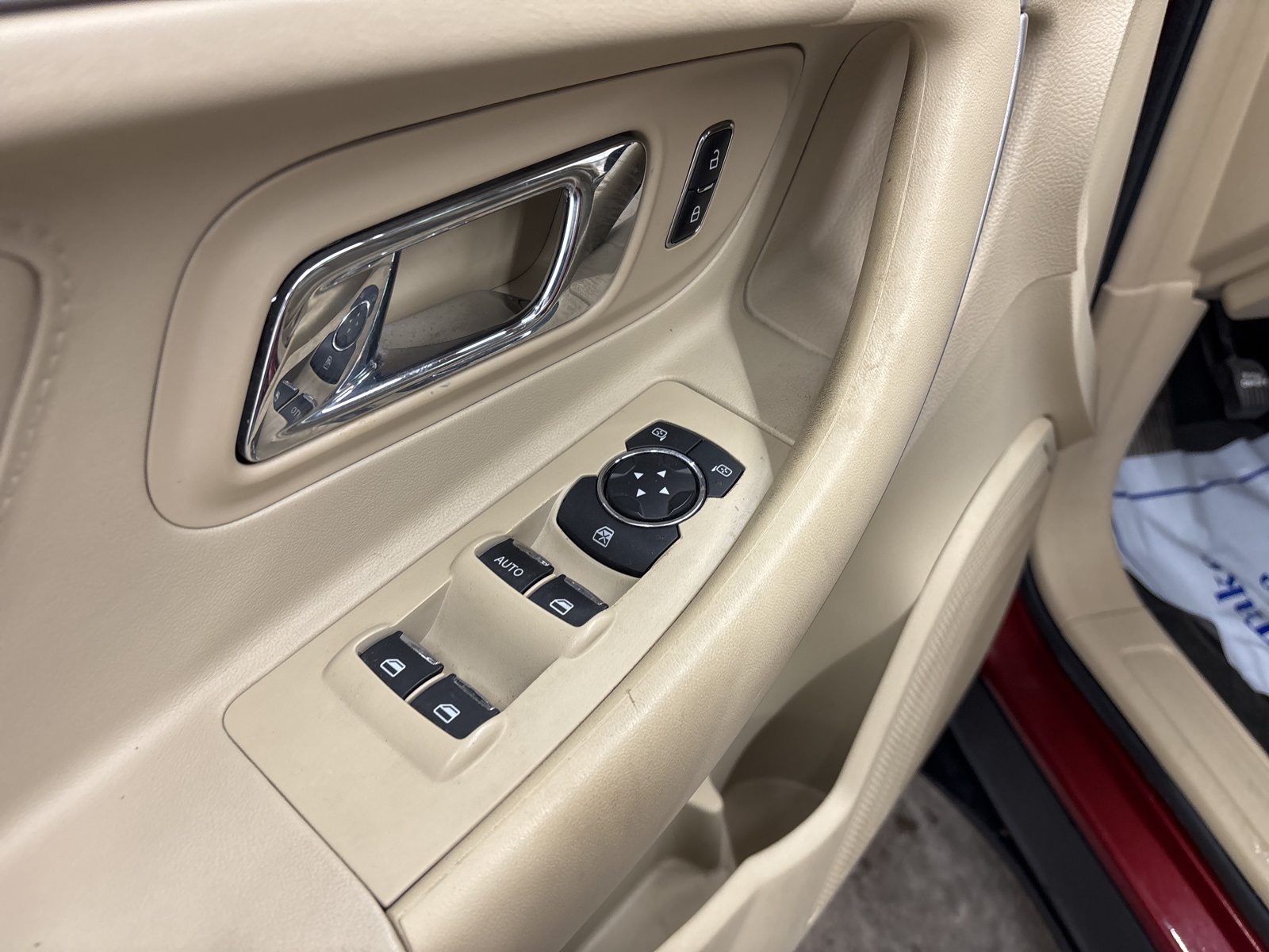 2018 Ford Taurus SEL photo 17