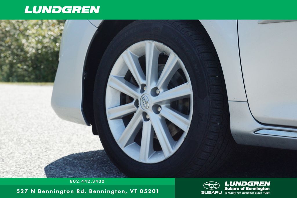 2013 Toyota Camry Hybrid LE photo 13