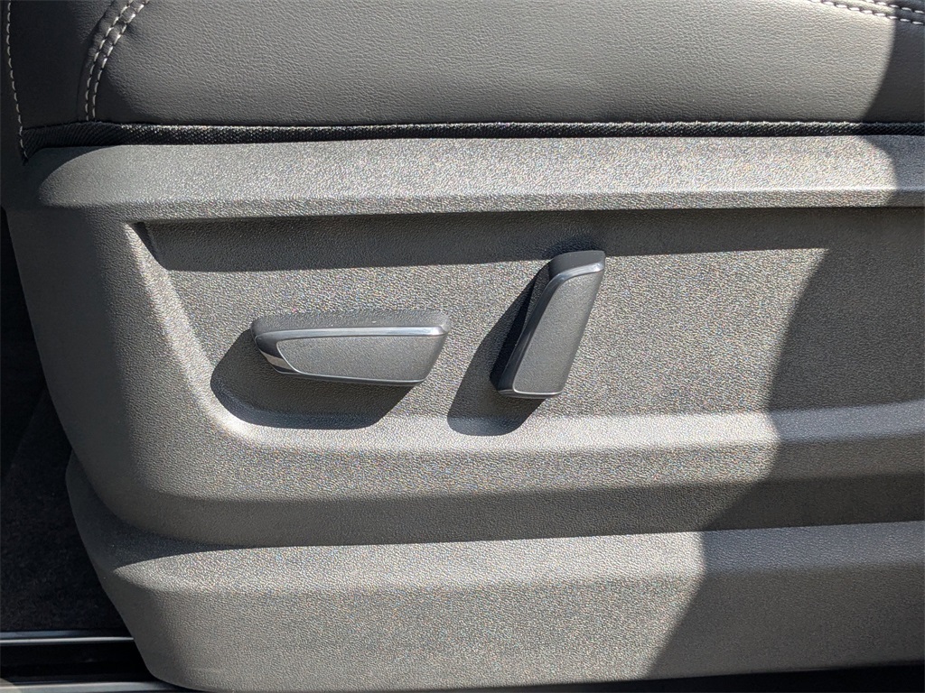 2026 Nissan Armada SV photo 18