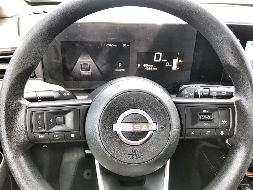 2025 Nissan Kicks SV photo 14